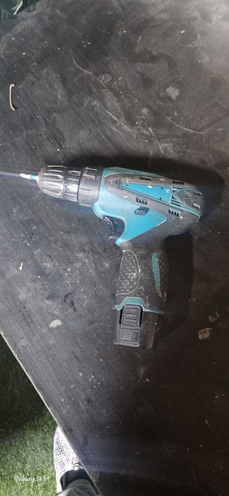 Шуруповерт, в хорошем состоянии,полностью рабочий,все в комплекте