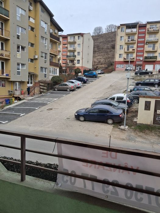 Proprietar vând apartament în Floresti, 46mp ,boxă la subsol, parcare