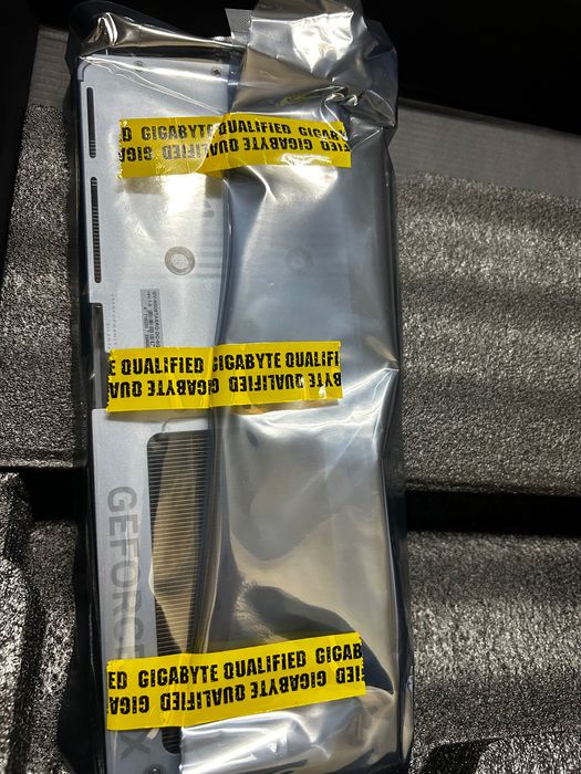 Видео карта Gigabyte и слушалки Sony