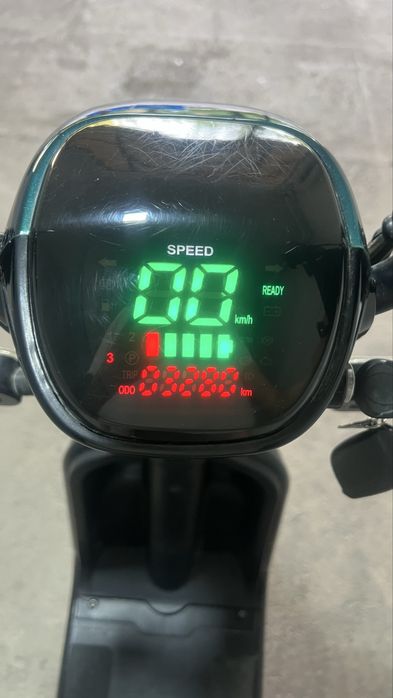 Yaxshi holatdagi elektr skuter.