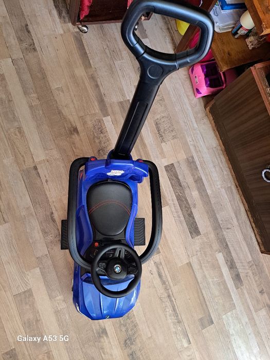 Детска кола за бутане с родителски контрол