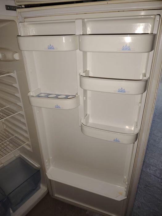 Продаю рабочий холодильник