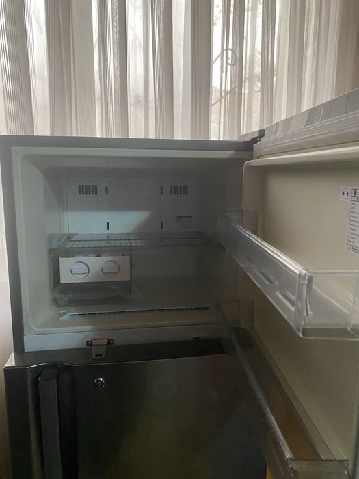 продаю LG холодильник