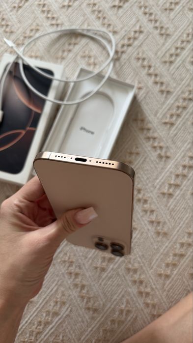 Продаю Iphone 16 pro max