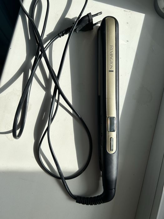 Продам утюжок Remington