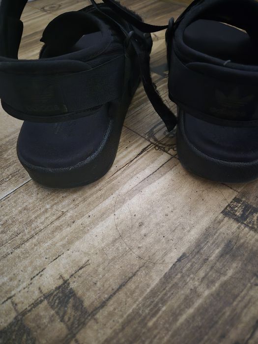 Adidas originals унисекс сандали
