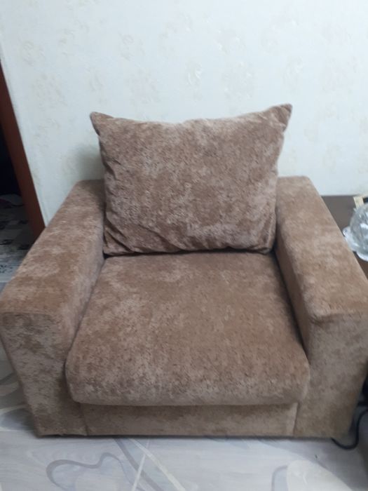 Кресло,Диван угловой ,тумбочка