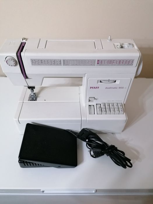 Mașina de cusut pfaff