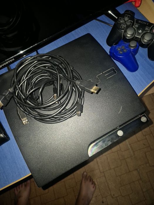 PlayStation 3 Slim 120 GB + 2 manete + 4 jocuri
