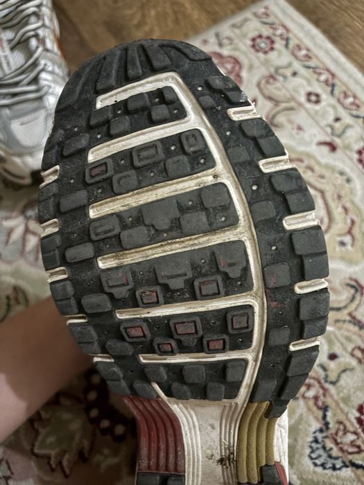 продам кроссовки,торг уместен