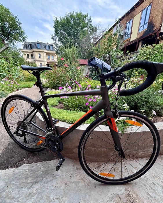Продам шоссейный велосипед Giant Contend 1