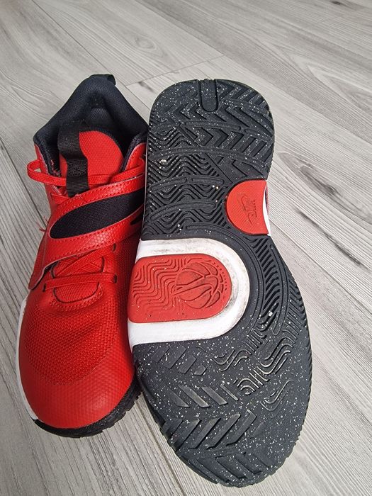 Adidași nike de baschet marime 40