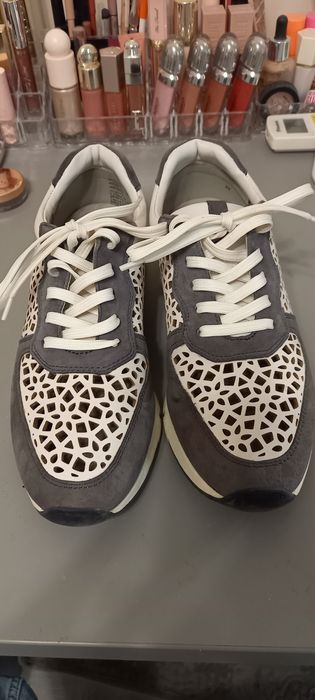 *Caprice* Eстествена кожа