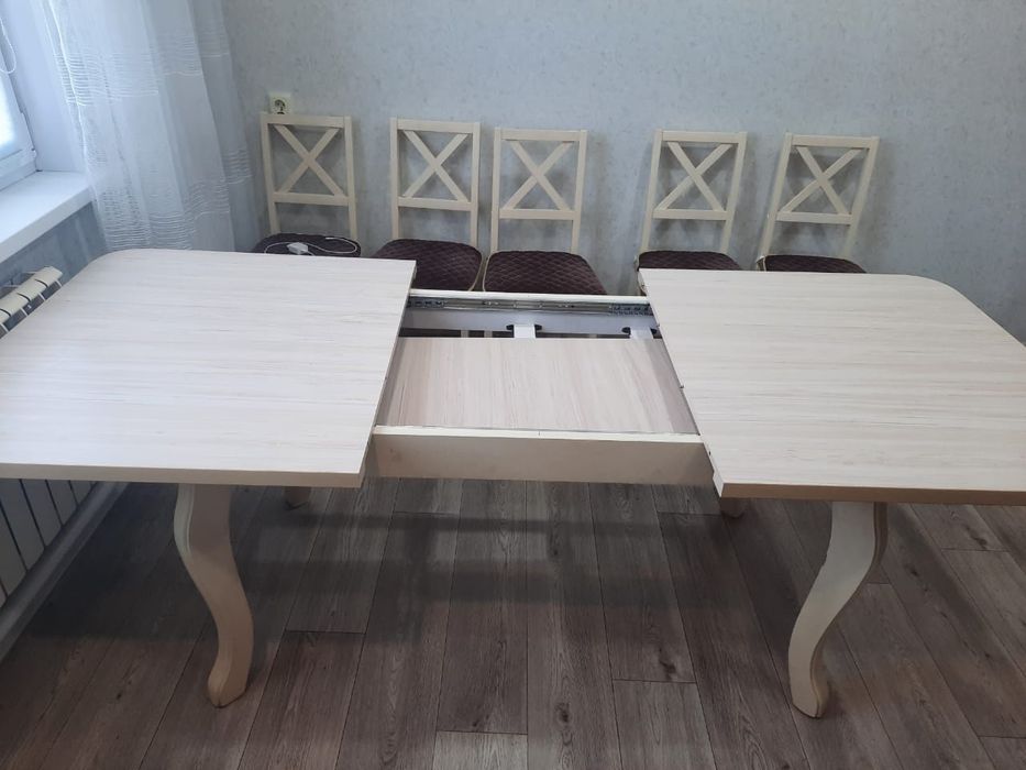 Продам кухонный стол. 55 000. Торг