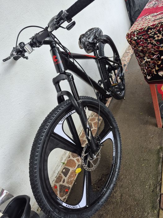 Vând bicicleta nou