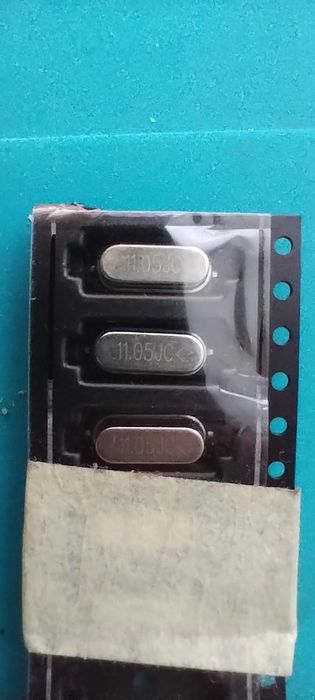 Rezonator de cuart (quartz) 11,059MHz ±30ppm 20pF SMD HC49SM NOU