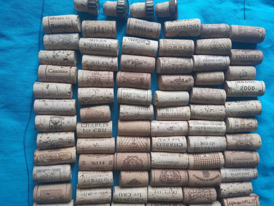 Пробки из  пробкового дерева и пласика