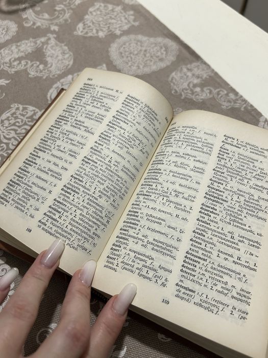 Dictionar roman- grec