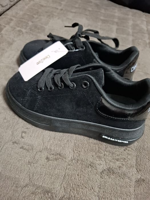 Сникърси Dee Zee