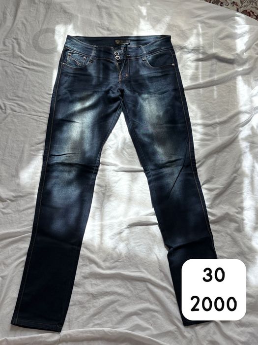продажа джинс по 2000