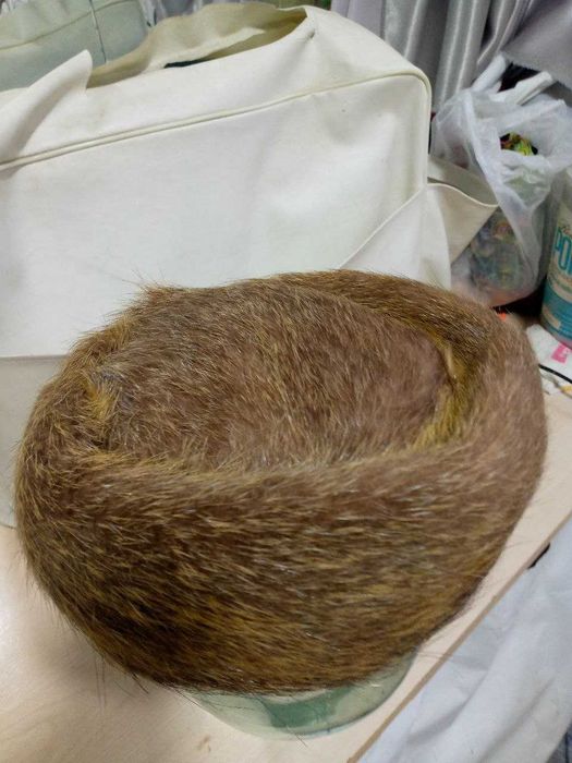 Женская меховая шапка из нутрии