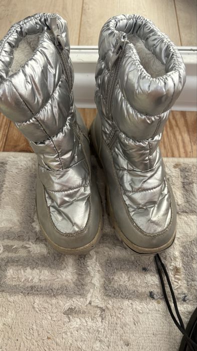 Отдам даром обувь