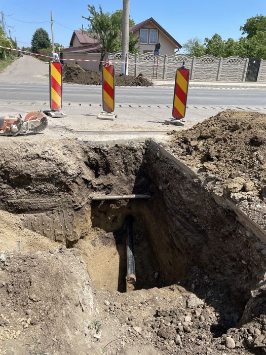 Prestari servicii excavare inchiriere miniexcavator 2.7t sapaturi