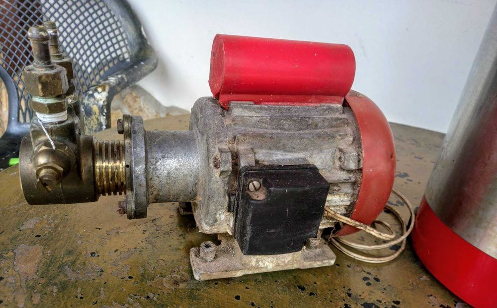 Кафемелачка и помпа за кафемашина