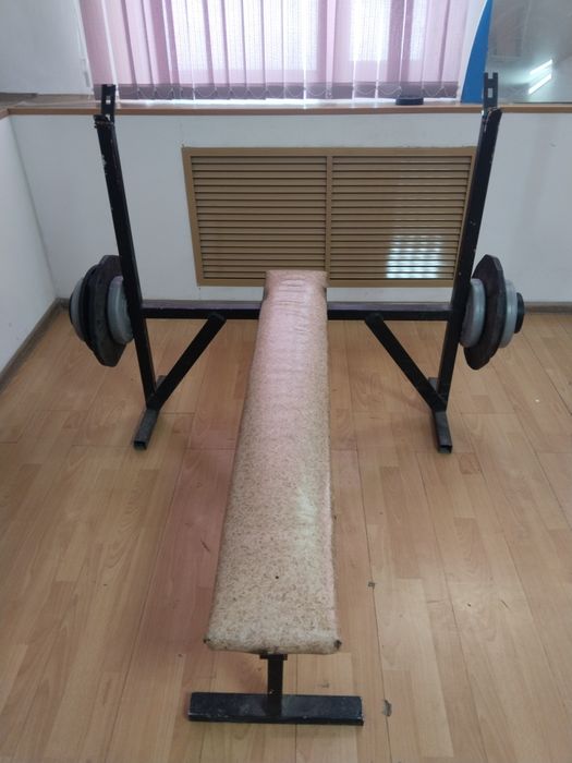 Продам лежак для жима лежа.