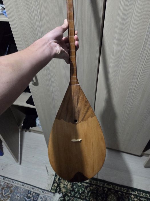 Домбыра сатылады