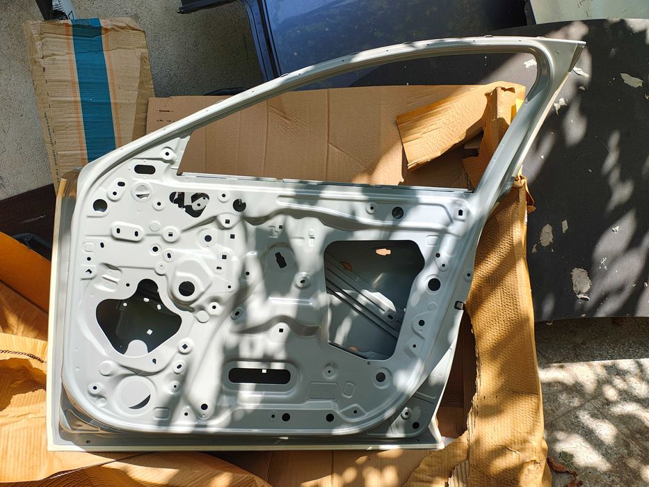 Предна дясна врата за Mazda 3 Седан 2019- Чисто нова