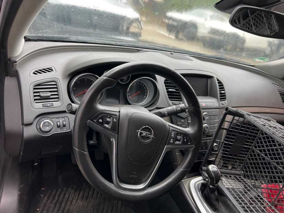 Dezmembrez Opel Insignia 2.0 d DTH 131 cai 2011