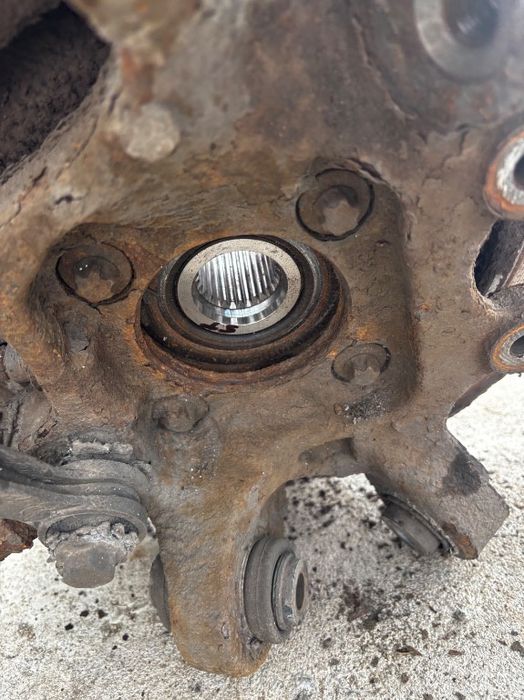Fuzeta stanga spate completa cu rulment si disc Bmw X3 F25 X-drive Xd 3.0 diesel n57