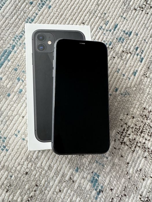 Vand iPhone 11 64 GB Black stare foarte buna