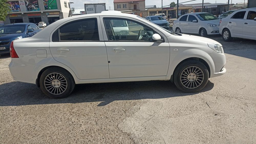 Нексия 3 сотилади