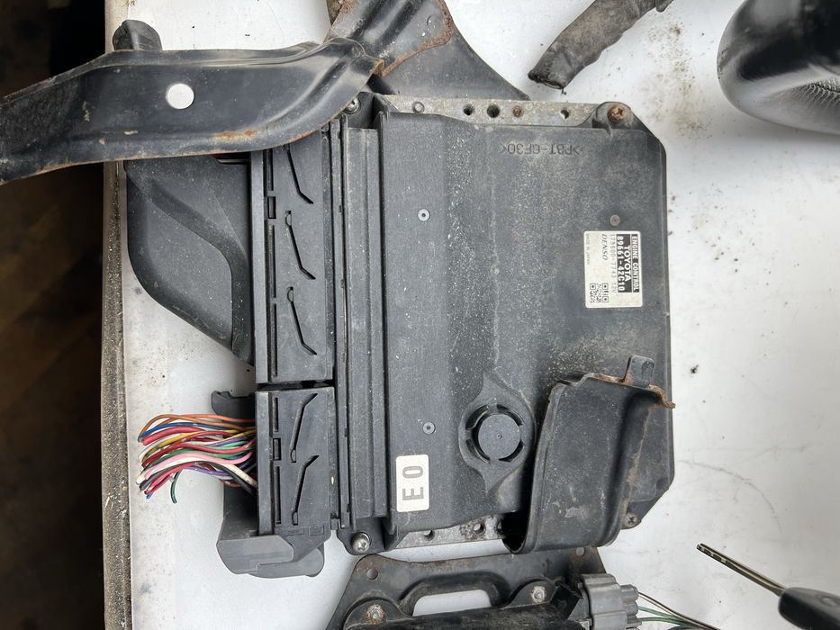 Toyota RAV 4 (XA30) Unitate/modul comandă servodirecție 8965042040 Toyota RAV 4 (XA30) Kit  pornire cu ECU motor și set