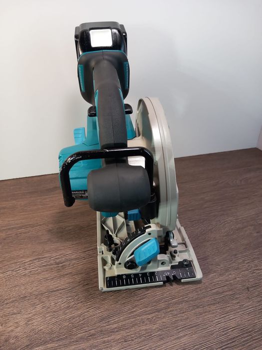 Vând circular Makita