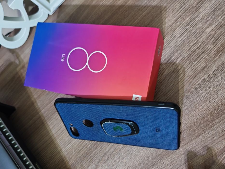 Продам телефон Xiaomi mi 8 lite