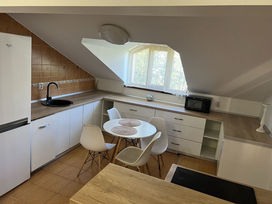Inchiriez apartament 3 camere in vila