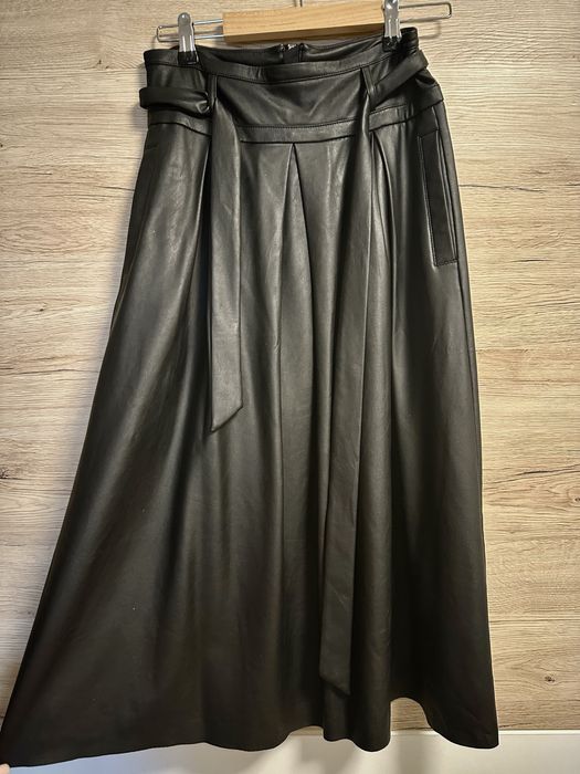 Черна кожена пола