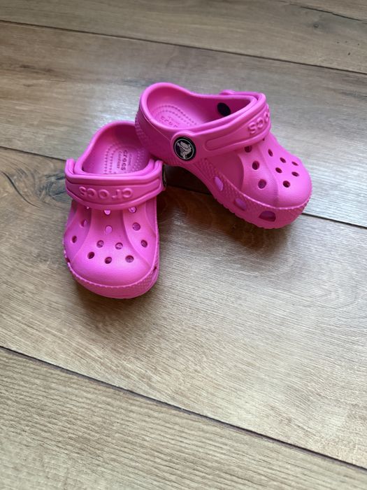 Vand papuci crocs