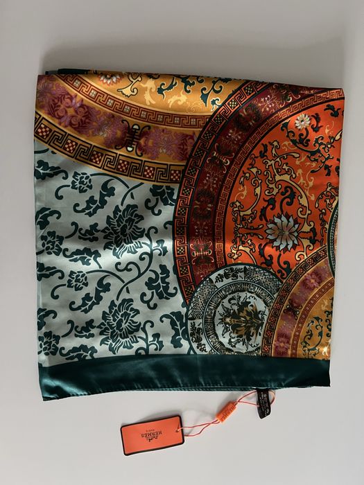 Платок 90*90 в упаковке. Тойбастар