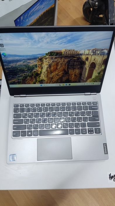 Отличный ноутбук с Core i5