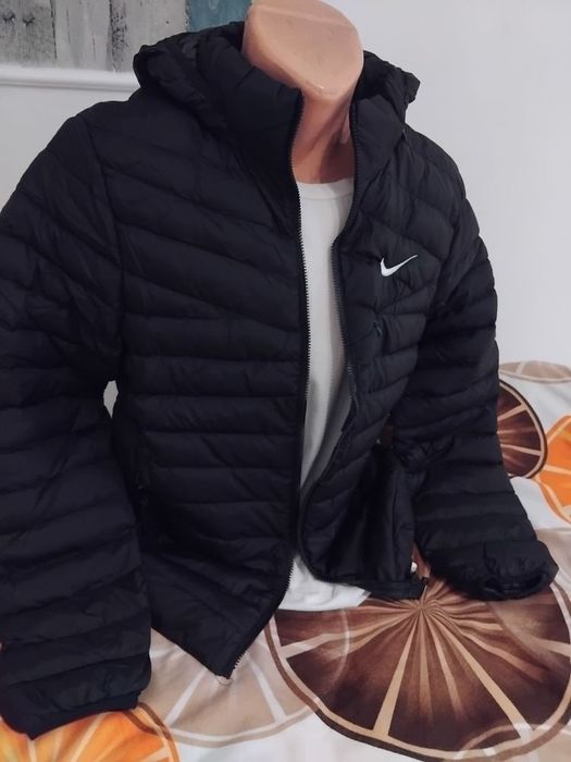 Ieftin!  Geaca băieți Nike.