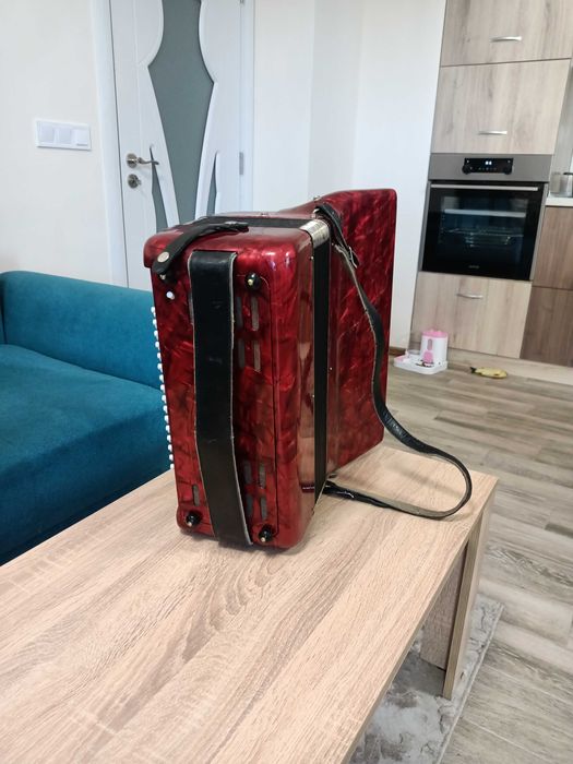 Продавам два акордеона