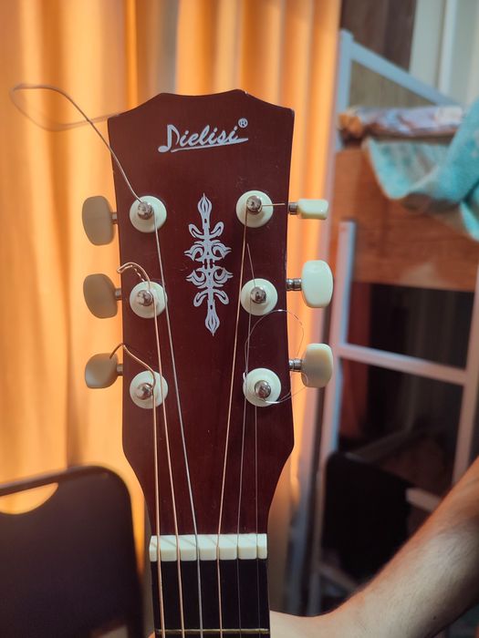 Yaxshi sifatli Gitara Sotiladi √