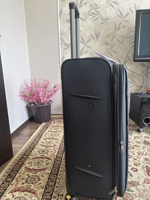 Чемодан дорожный