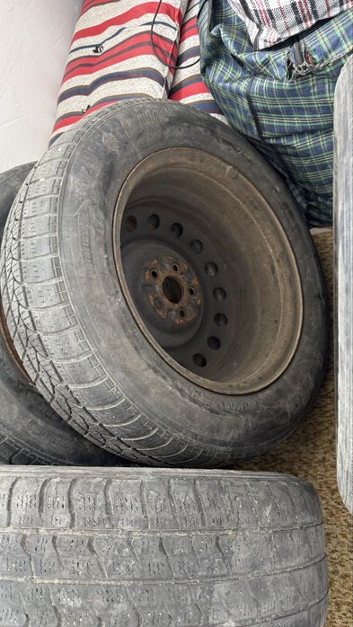 Шины зимние 215/60R16