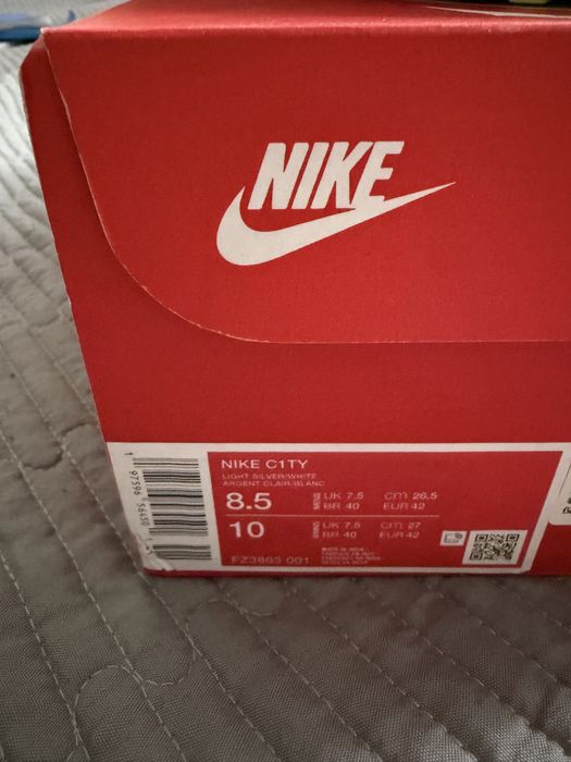 Nike кроссовки.