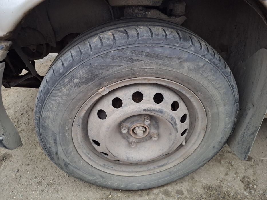 Продам 2шт летних шин срочно